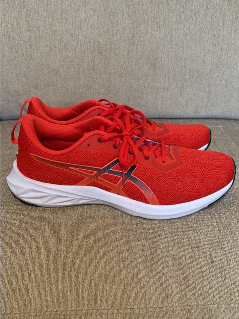 ASICS Men’s Orange 1011B334 size 11